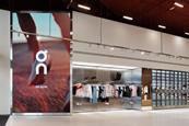 on_store-dtc-it-milan-aug-2024-06