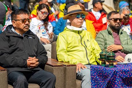 Bild (4) Kang Tae Sun, Vorsitzender der BYN BLACKYAK Group (2. v. l.), nimmt gemeinsam mit weiteren Gästen am „Himalayan Climate Charter 2026 Namche Summit“ teil.